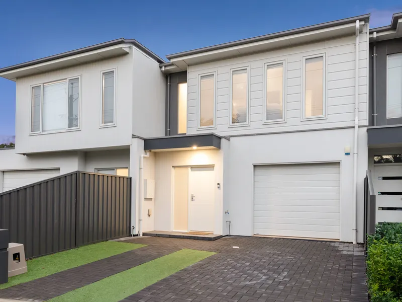 EXECUTIVE LOW MAINTENANCE LIVING IN POPULAR LOCALE