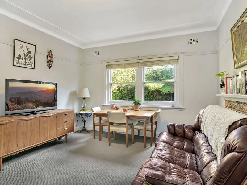WALKING DISTANCE TO VILLAGE SHOPS