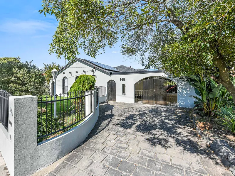 listedAS - Family Living and Outdoor Entertainer