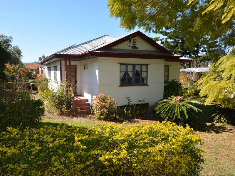 FIRST TIME ON THE MARKET Fabulous Position in Kenilworth Township.