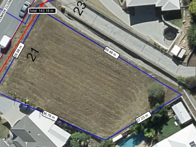 Huge Elevated Block in Quiet Cul de Sac!