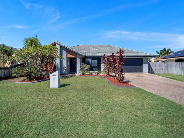 SOUGHT AFTER FAMILY HOME IN POPULAR BEACHSIDE ESTATE