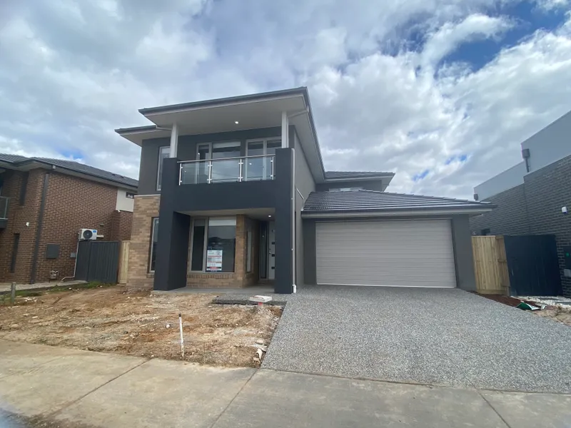 4 Bedrooms Family House in Mulgrave