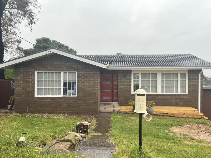 Lovely 3 bedroom home with lots of space for the kids!!