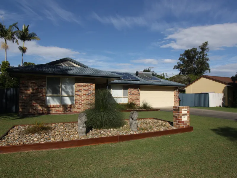 FLOOD FREE & WELL PRESENTED