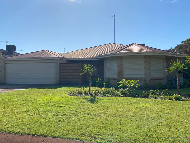 LARGE FAMILY HOME – CONTACT JUDY 9534 0027