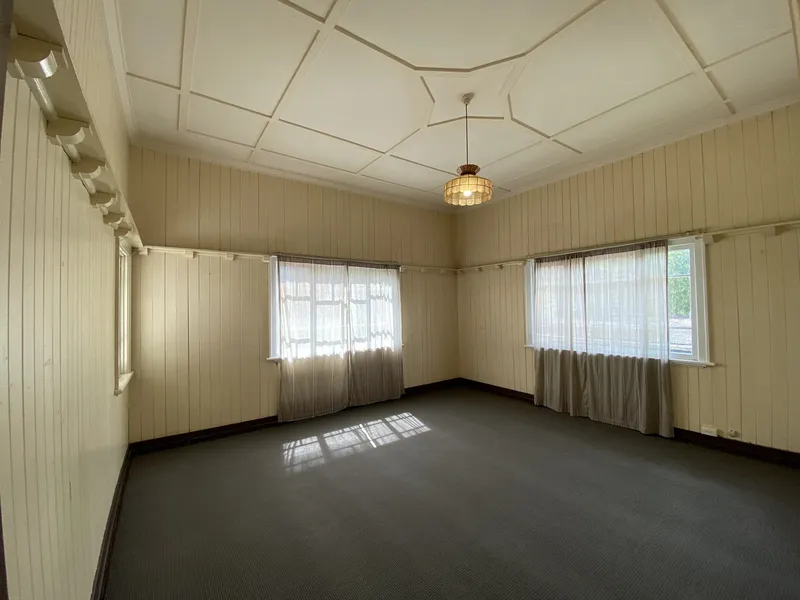 Charming Unit that is the size of a HOUSE!