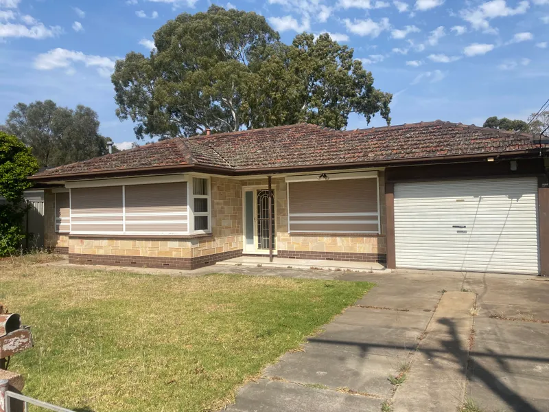 Spacious & secure 3 bedroom home with powered shed - pets neg & gardening included