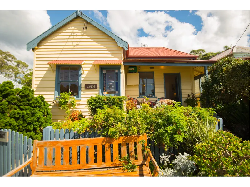 Charming cottage with stunning views!!