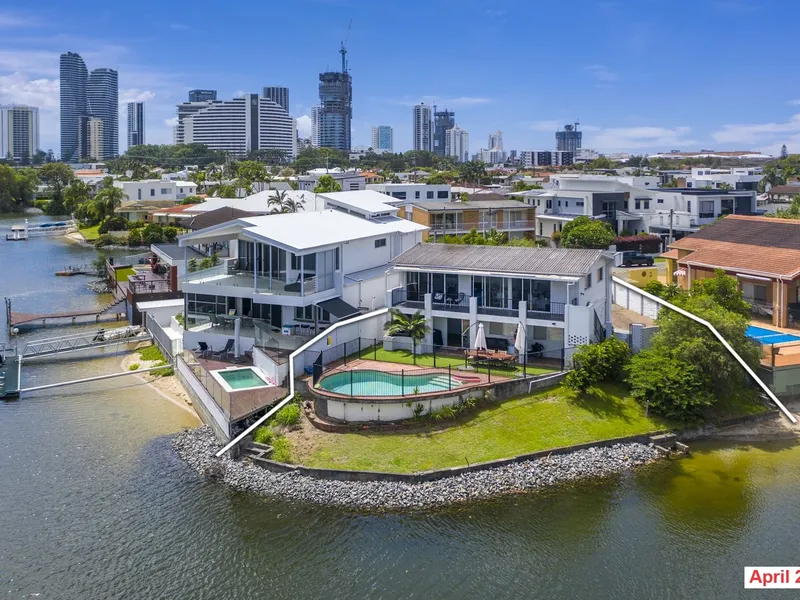 31+m point waterfront position, walking to Pacific Fair