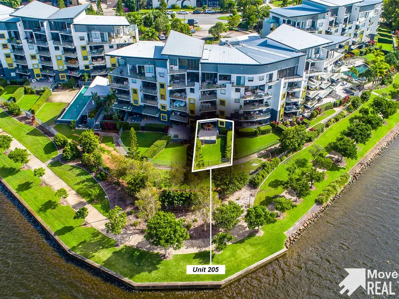 WATERFRONT Ground floor with big yard