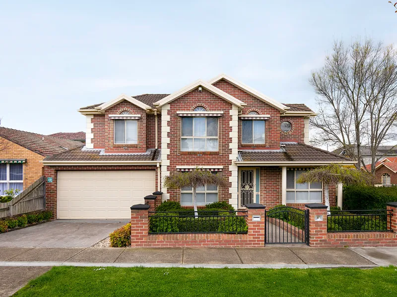 A Low-Maintenance Lifestyle of Family Proportions