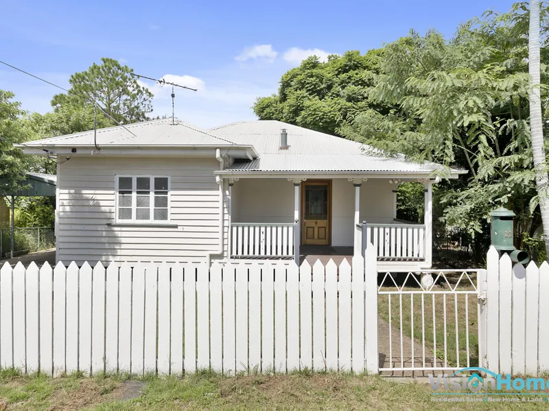SPACE FOR A POOL AND SHED