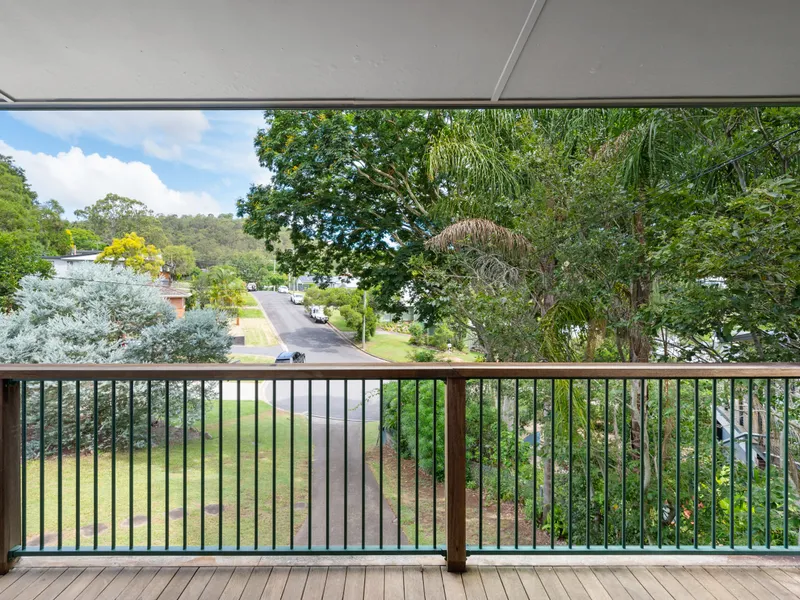 Commanding cul-de-sac position.