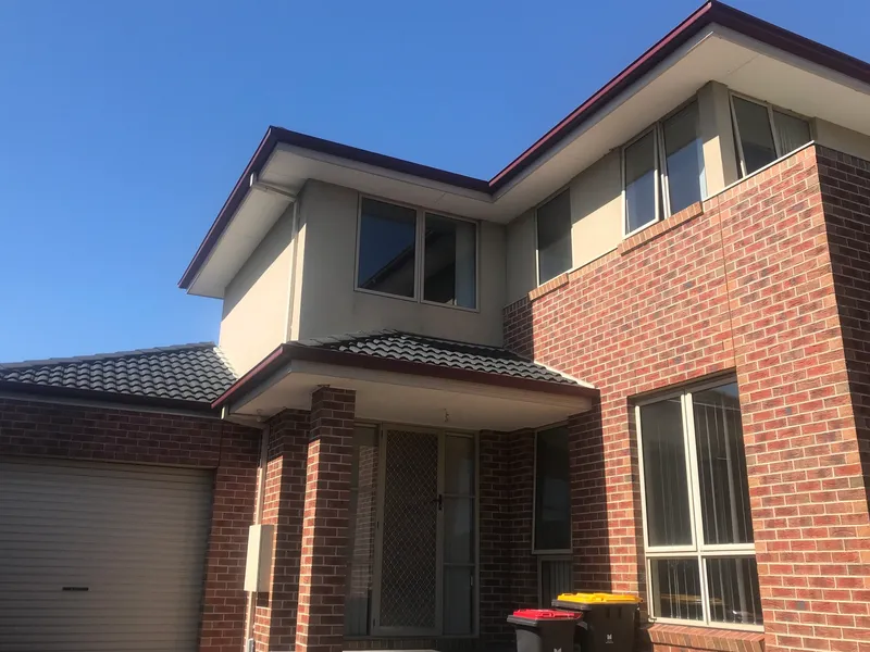 FANTASTIC 5 BEDROOM TOWNHOUSE