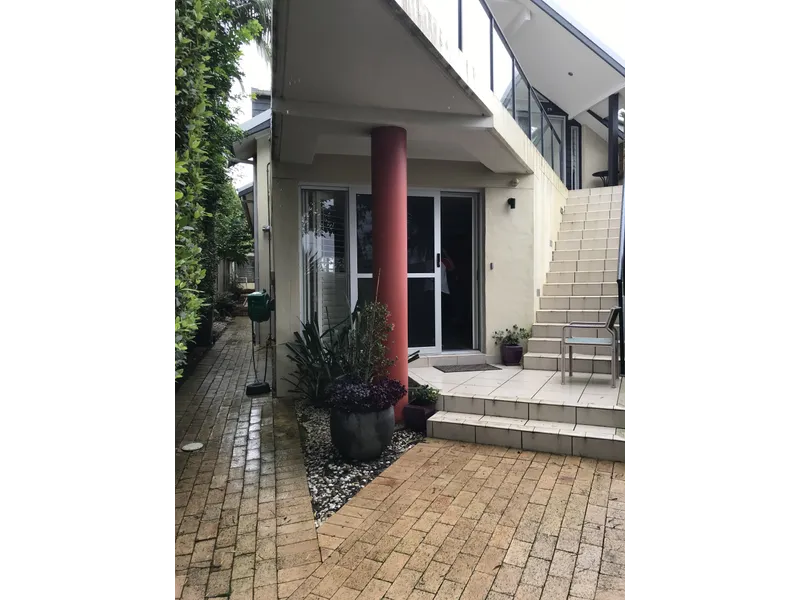 RIGHT ON THE BAY RUN