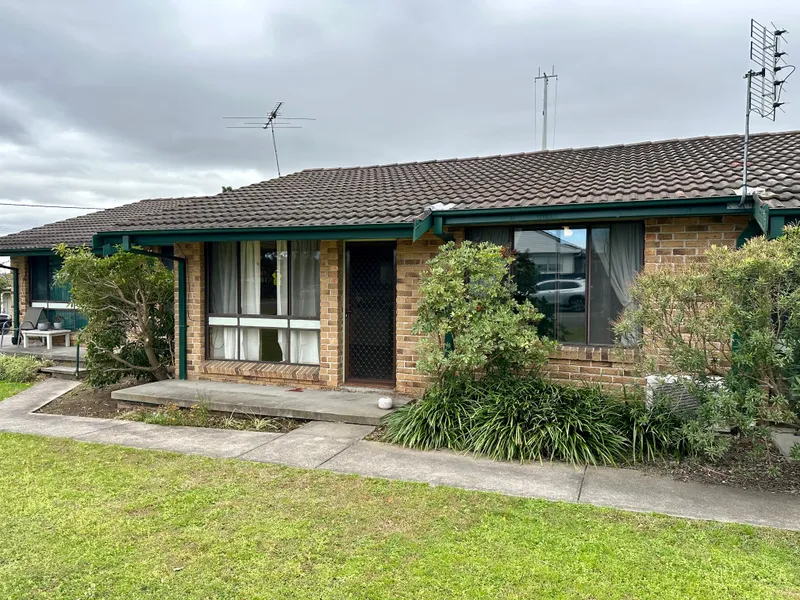 NEW KITCHEN, FLOORING, PAINT AND INCLUDING LAWN MAINTENANCE