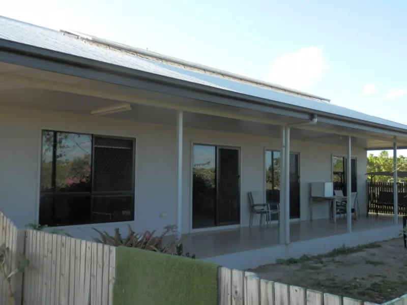 Near New House + Double Garage & Large Lean To - 8 Acres - Bore 