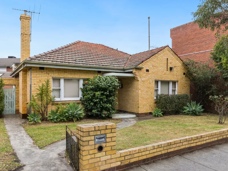 Solid Brick Canvas seeks Buyer with Artistic Flair