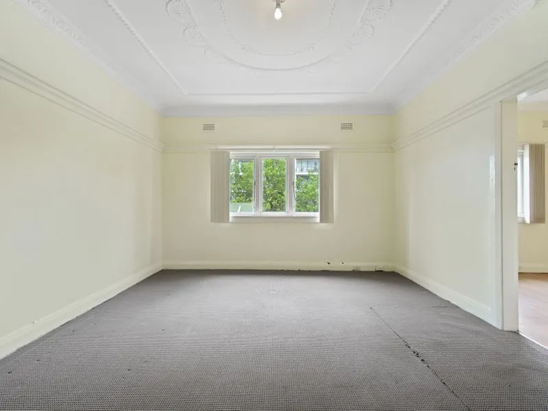 Light Filled Two Bedroom Apartment Opposite UNSW