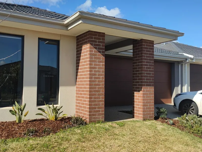 Please email kim@sweeneyea.com.au for private inspection times 