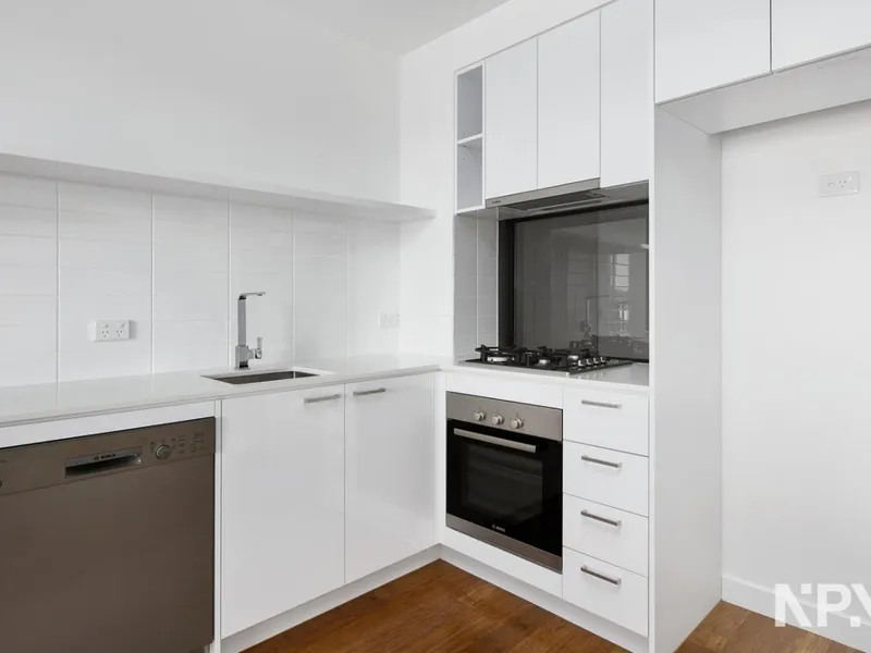 Spacious City Fringe 1 Bedroom Apartment!