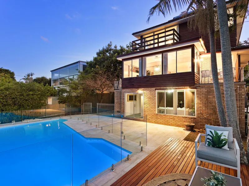 Family Entertainer With Expansive Views And Pool