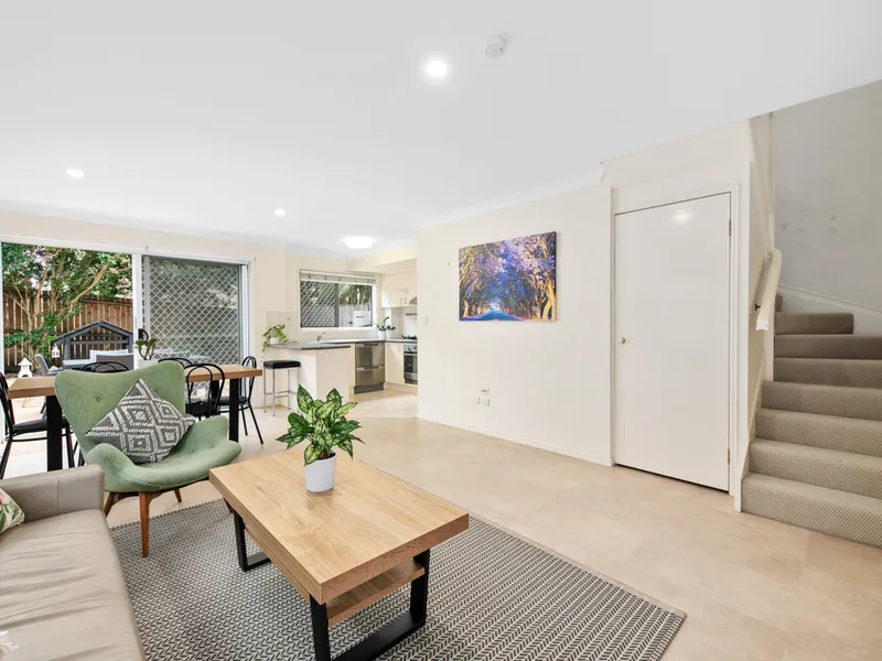 Great Townhouse - Great Location!!