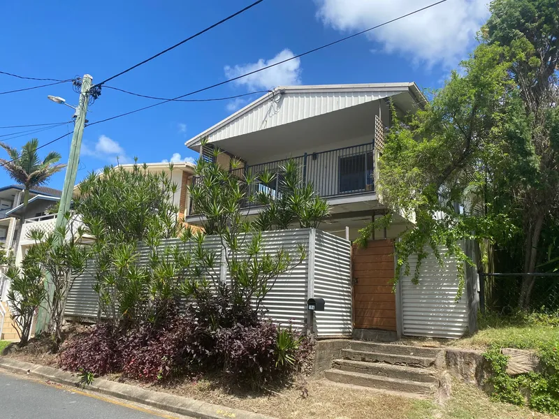 Albatross Avenue - Beachside Four Bedroom Two-Storey Unit!