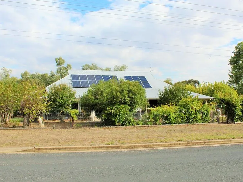 EXCEPTIONAL 5 BEDROOM HOME ON 3 ACRES