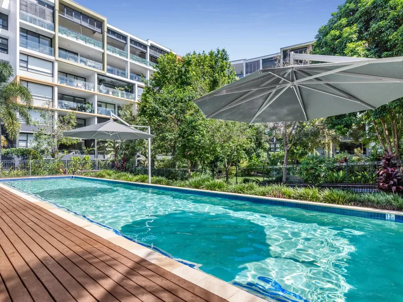 PERFECTLY LOCATED INNER CITY APPARTMENT WITH POOL AND GYM!