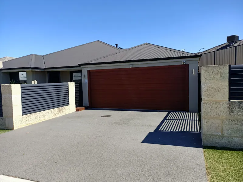 QUALITY 4 x 2 FAMILY HOME WITH SWIMMING POOL & ALL THE EXTRAS !
