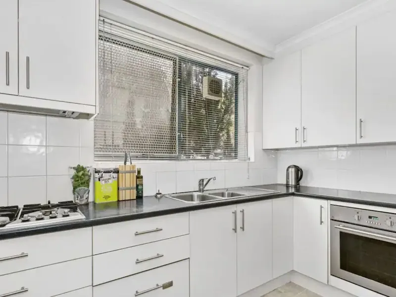Fully Furnished 2 Bed 1 Bath 1 Carpark Apartment off Acland St, St Kilda