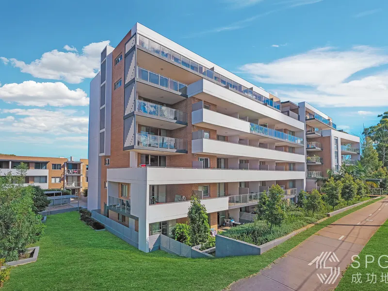 OVERSIZED ONE BEDROOM WITH STUNNING BLUE MOUNTAIN VIEW