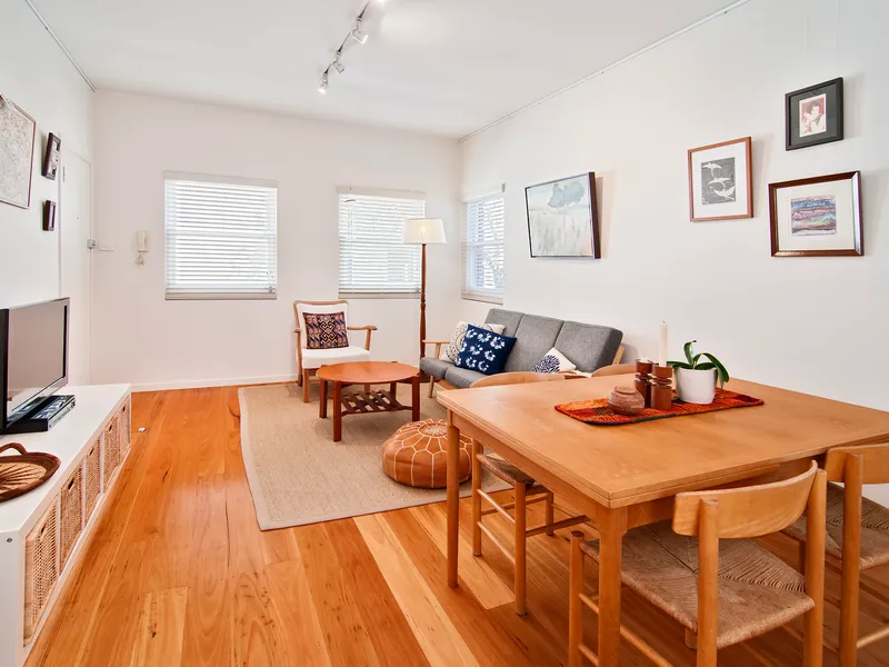 BOUTIQUE APARTMENT MOMENTS FROM FAIRLIGHT BEACH