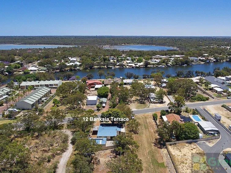South Yunderup Gem - Jetty, Shed & Side Access!