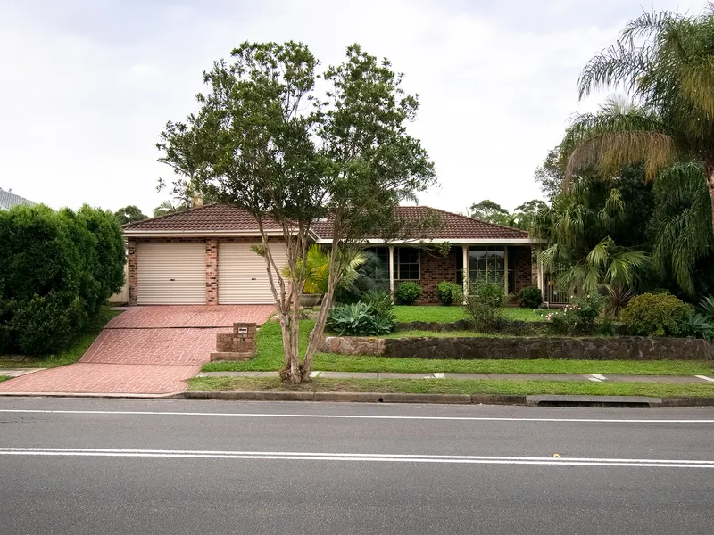 Renovated four bedroom located perched on high side 500sqm block