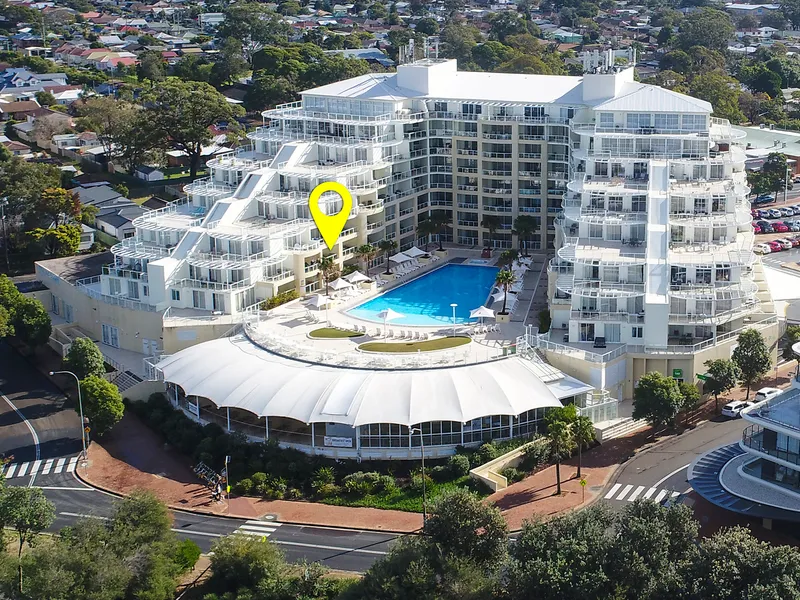 Resort Style Apartment Overlooking Pool with Water Views.