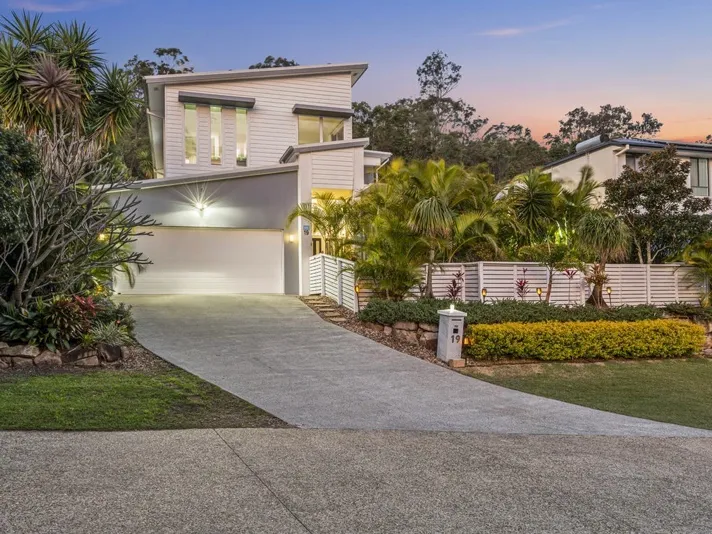 RESORT STYLE LIVING - YOUR OWN PRIVATE OASIS!