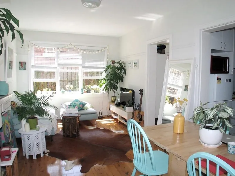 Sunny Art-Deco Apartment
