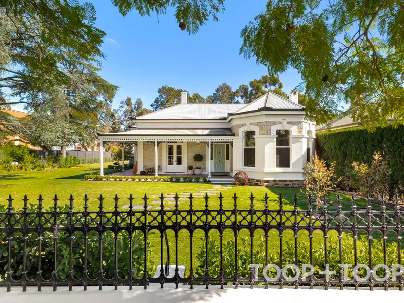 Grand Bay Windowed Villa with Sweeping Grounds in one of Adelaide’s Most Prized Locations