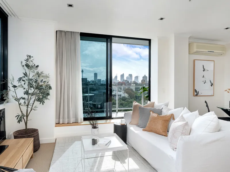 Pied-à-terre with sweeping panoramas