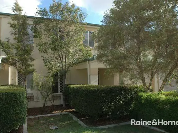 OXLEY TOWNHOUSE 3 Bed 2 Bath 1 Lock Up Car Plus 1 Open