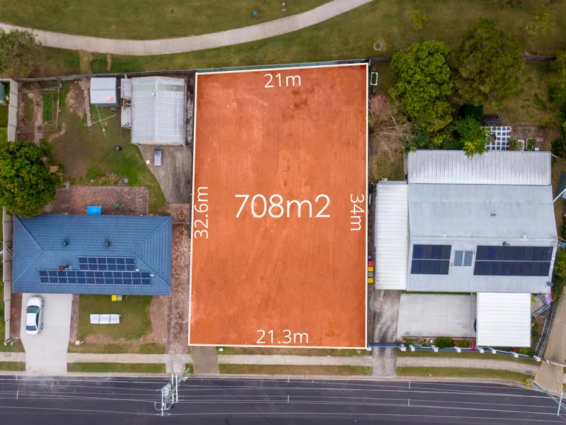 Superbly-Positioned Blank Canvas for your Dream Home!