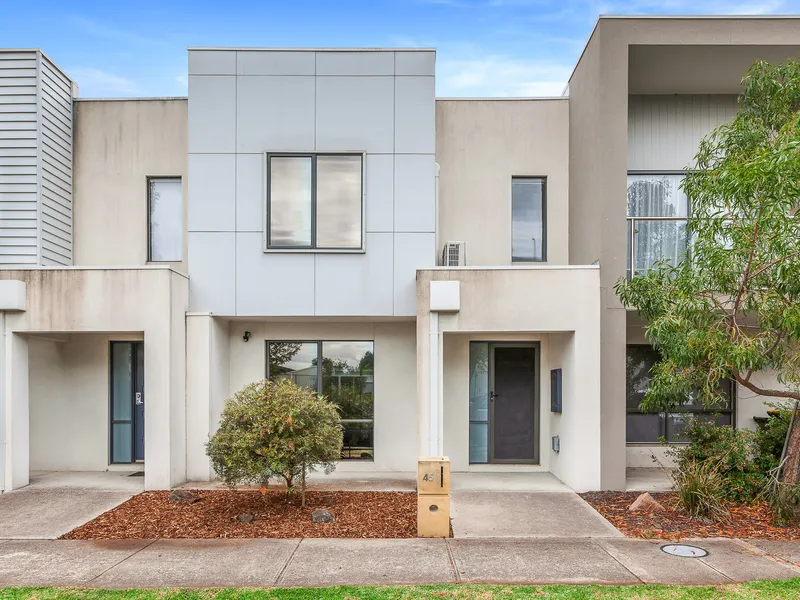 Right in the Centre of Laurimar