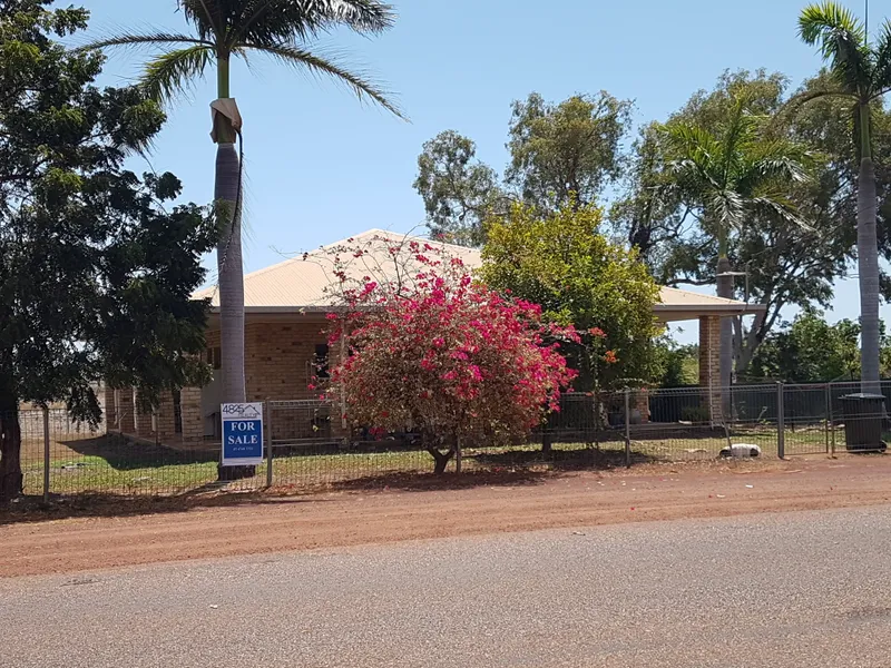 GORGEOUS COL KITCHING HOME FOR SALE - KARUMBA