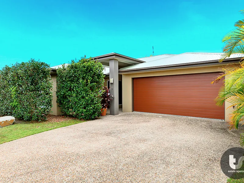 STUNNING MOUNT COTTON FAMILY HOME!