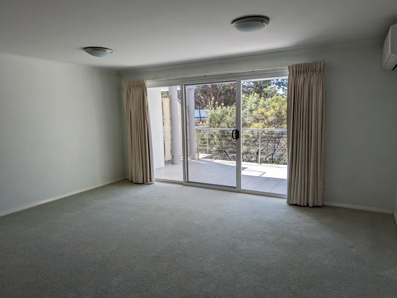 Beautiful 3 bedroom first floor apartment centrally located in Narooma