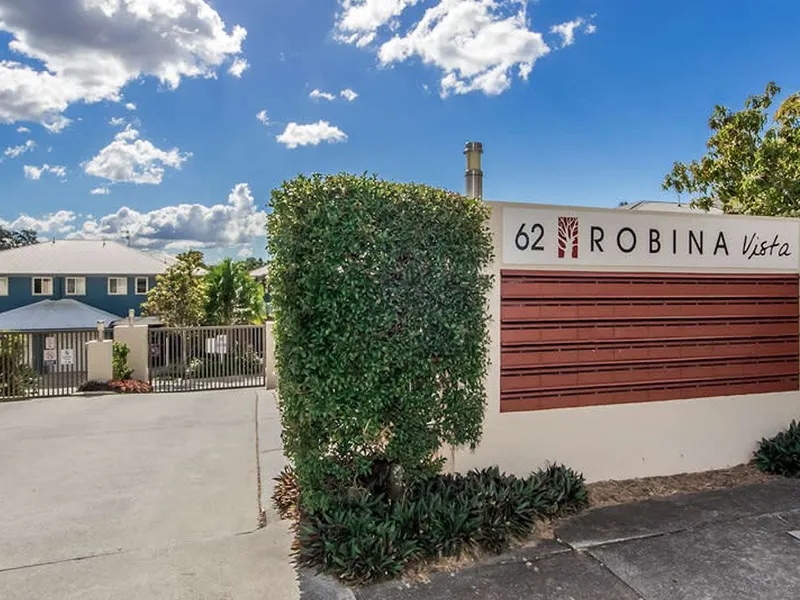 NEAT AND TIDY 3 BEDROOM TOWNHOUSE IN QUIET COMPLEX 