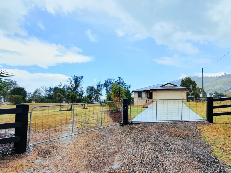 STUNNING HOME, STUDIO, BOAT STORAGE, 3 ACRES....